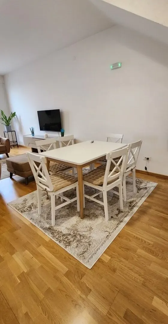 Prodaja, četvorosoban stan, 160m², Stari Aerodrom, Podgorica