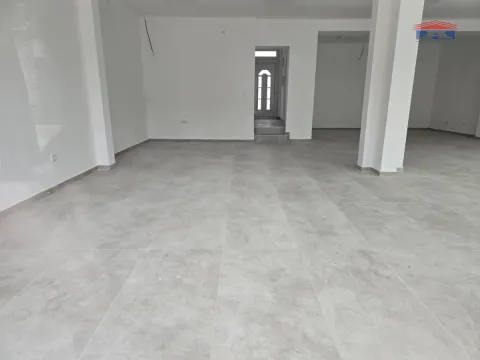 Izdavanje, poslovni prostor, 110m², Centar, Inđija - image 2