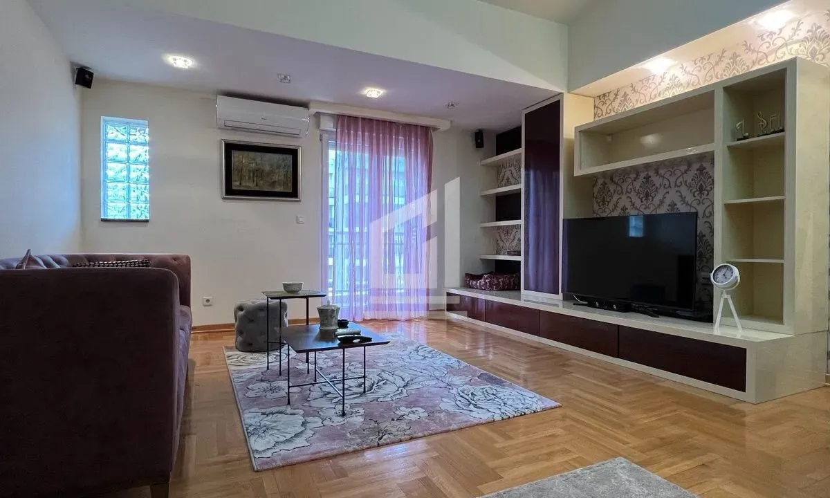 Izdavanje, dvosoban stan, 92m², City Kvart, Podgorica