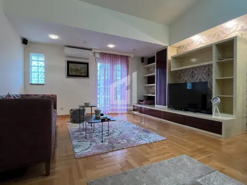 Izdavanje, dvosoban stan, 92m², City Kvart, Podgorica - image 1