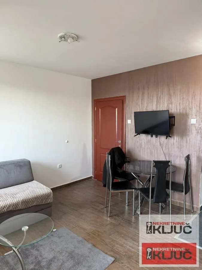 Izdavanje, garsonjera, 27m², Bulevar Oslobodjenja, Novi Sad Sve Podlokacije