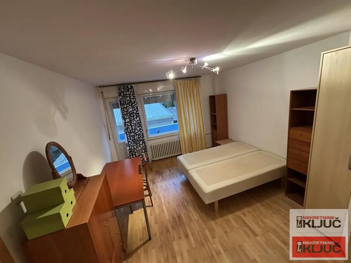 Izdavanje, dvosoban stan, 59m², Centar, Novi Sad