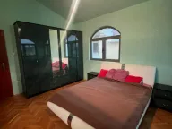 Izdavanje, trosoban stan, 240m², Stari Aerodrom, Podgorica - image 13