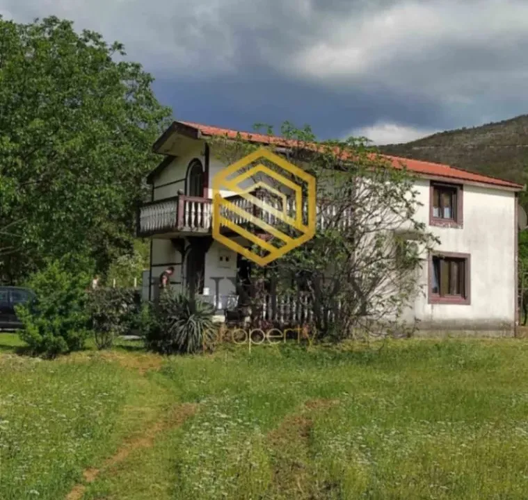 Izdavanje, kuća, 150m², Bioče, Podgorica