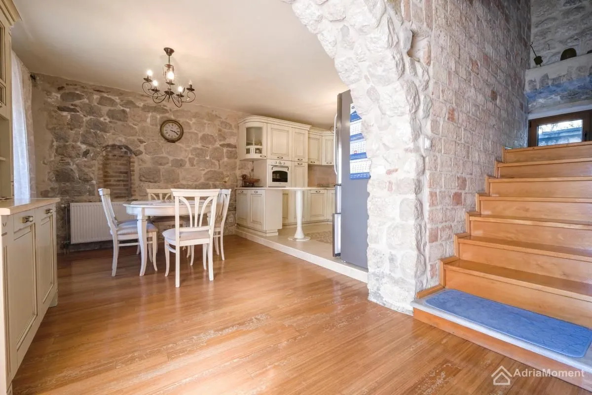 Sale, house, 500m², Orahovac, Kotor