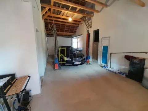 Sale, house, 210m², Cetinje, Crna Gora - image 18