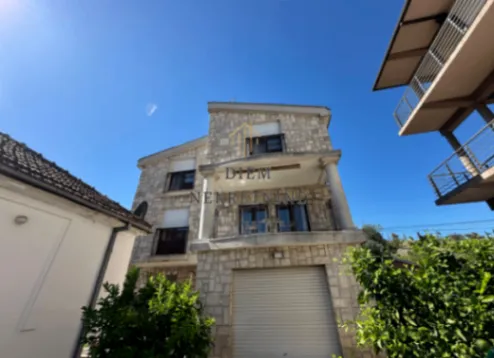 Izdavanje, kuća, 270m², Masline, Podgorica