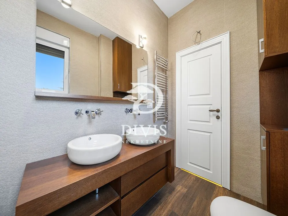 Sale, house, 500m², Zvezdin Stadion, Beograd