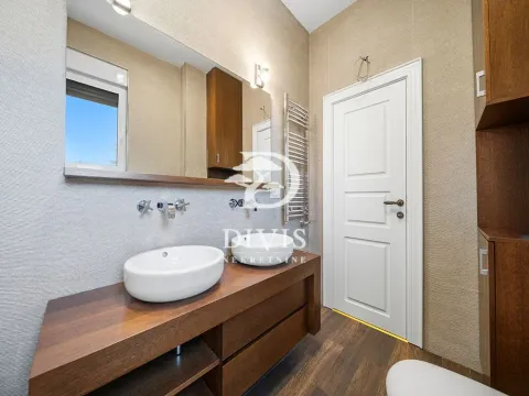 Sale, house, 500m², Zvezdin Stadion, Beograd - image 3