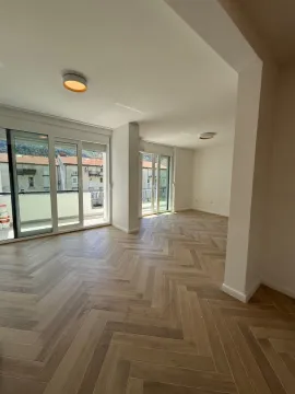 Izdavanje, dvosoban stan, 62m², Dobrota, Kotor - image 2