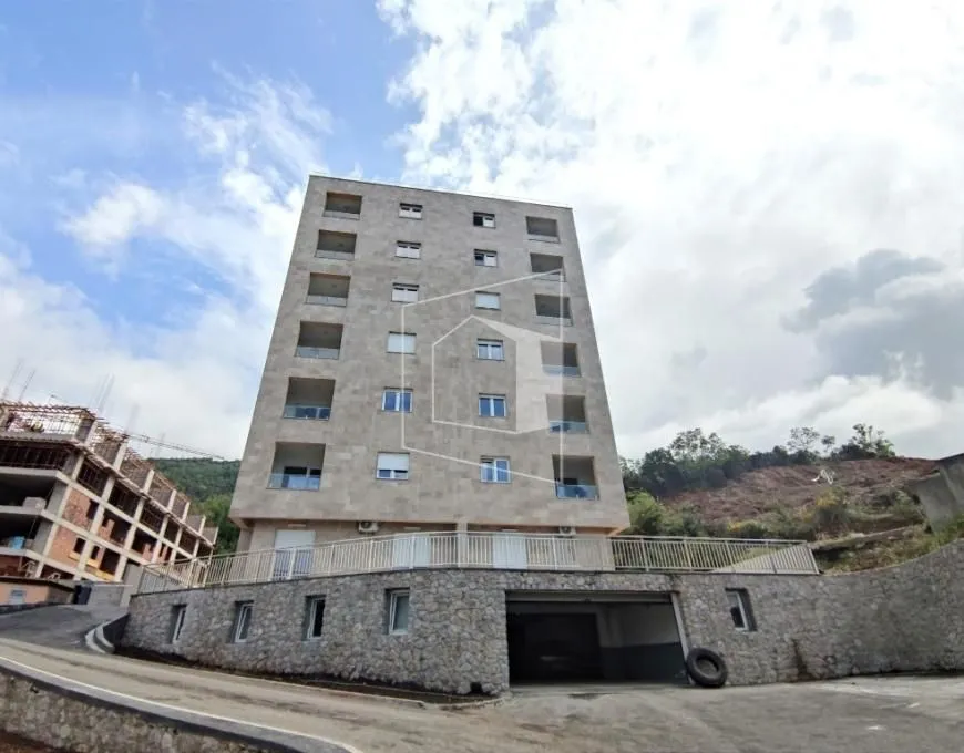 Izdavanje, jednosoban stan, 43m2, Rafailovići, Budva