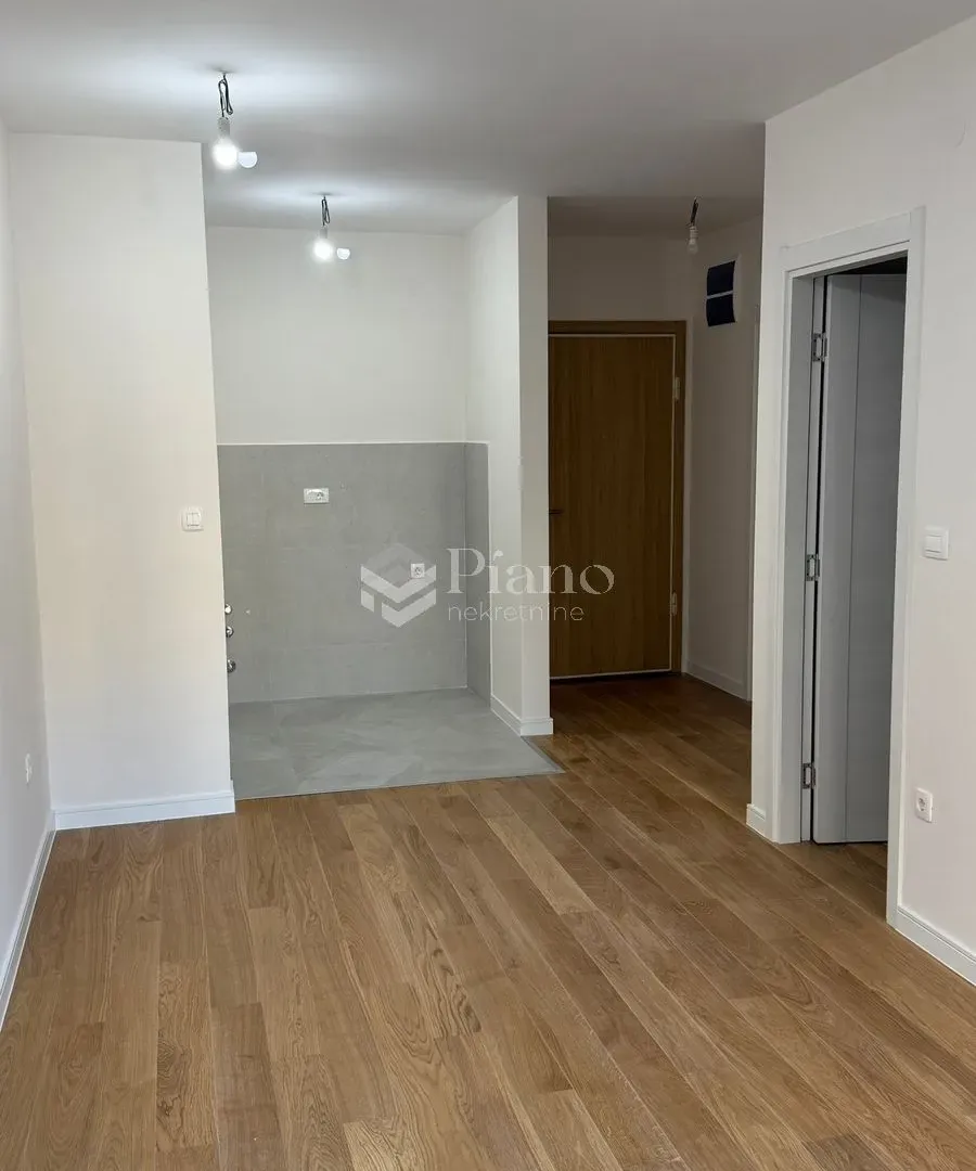 Izdavanje, jednosoban stan, 40m², Central Point, Podgorica