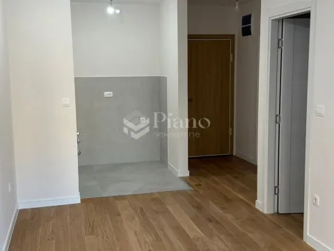 Izdavanje, jednosoban stan, 40m², Central Point, Podgorica - image 1
