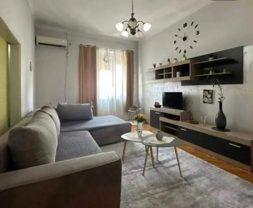 Izdavanje, jednosoban stan, 64m², Centar, Podgorica