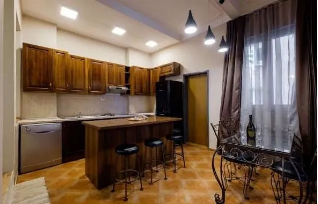Izdavanje, četvorosoban stan, 120m², Stari Grad, Beograd