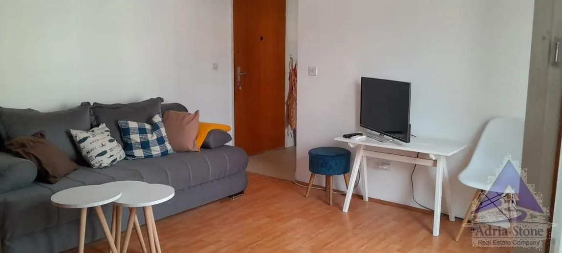 Rent, one bedroom apartment, 42m², Centar, Budva