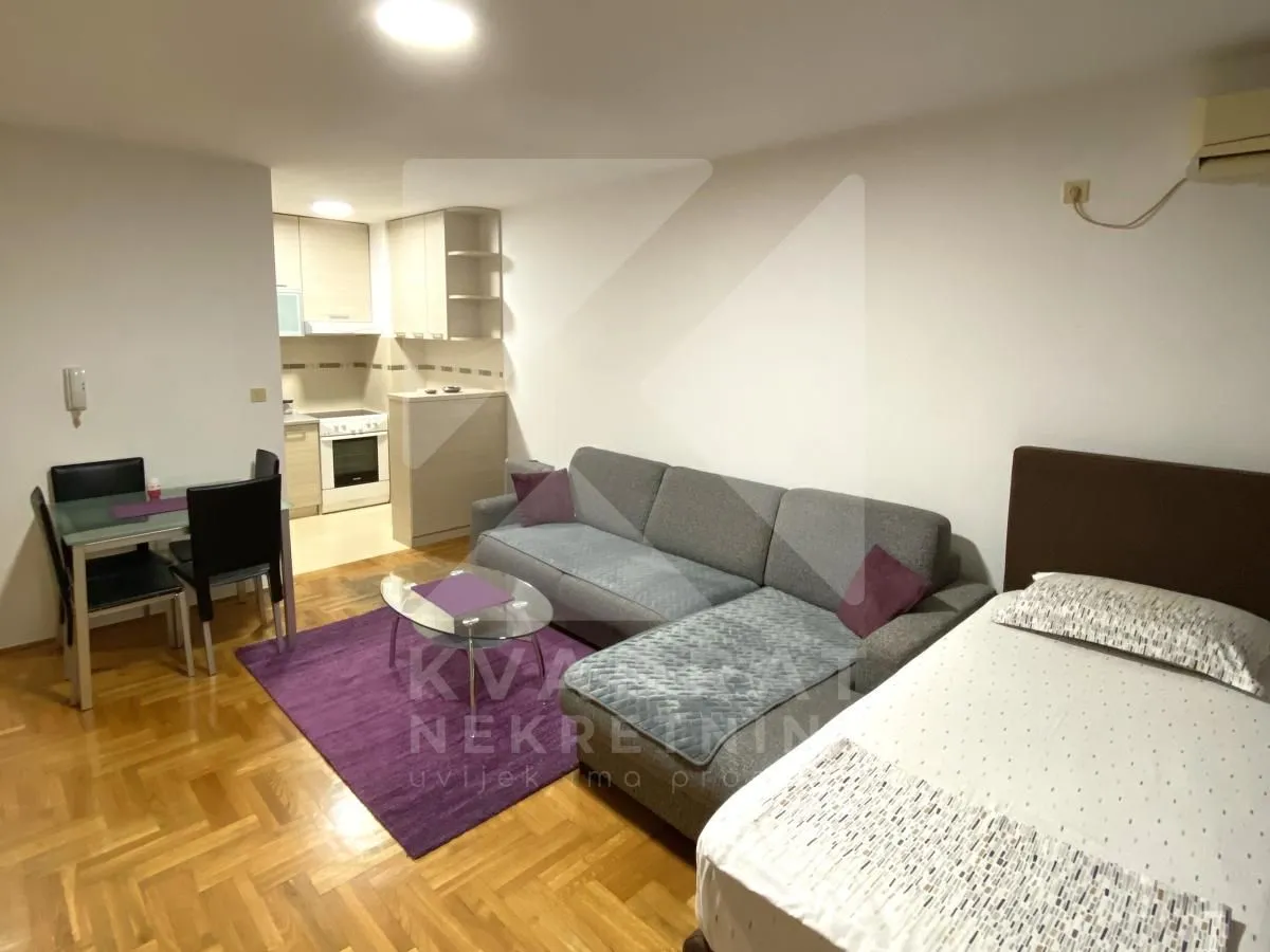 Izdavanje, garsonjera, 35m², Stari Aerodrom, Podgorica