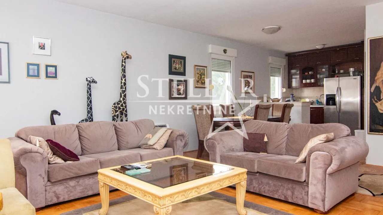 Izdavanje, trosoban stan, 115m², Gorica C, Podgorica