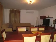 Izdavanje, četvorosoban stan, 136m², Savski Venac, Beograd - image 1