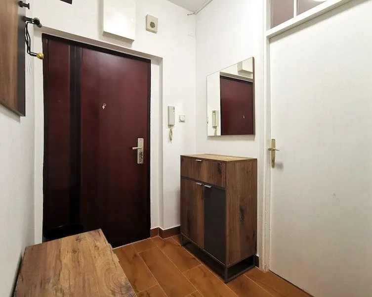 Izdavanje, dvosoban stan, 76m², Tuški Put, Podgorica