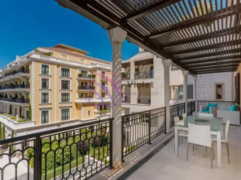 Izdavanje, četvorosoban stan, 240m², Porto Montenegro, Tivat - image 27