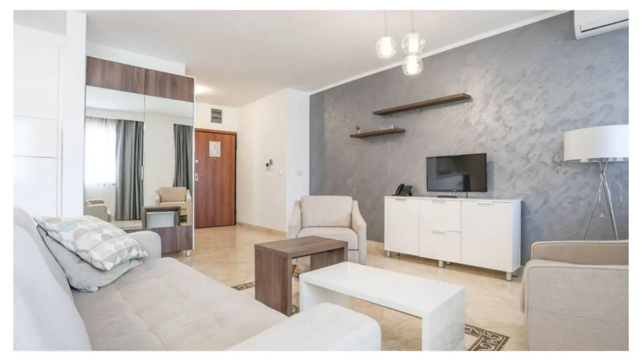 Rent, one bedroom apartment, 90m², Bečići, Budva