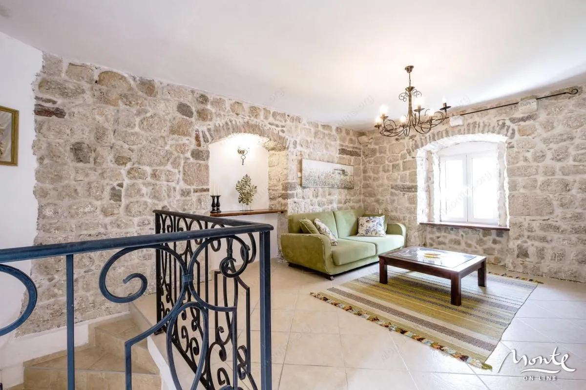 Sale, three bedroom apartment, 80m², Prčanj, Kotor