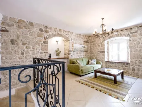 Prodaja, trosoban stan, 80m², Prčanj, Kotor - image 10