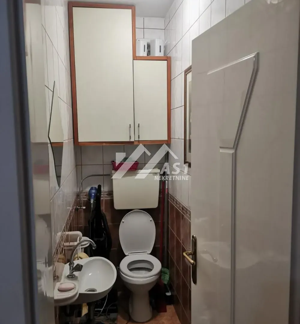 Izdavanje, dvosoban stan, 70m², Grbavica, Novi Sad Sve Podlokacije