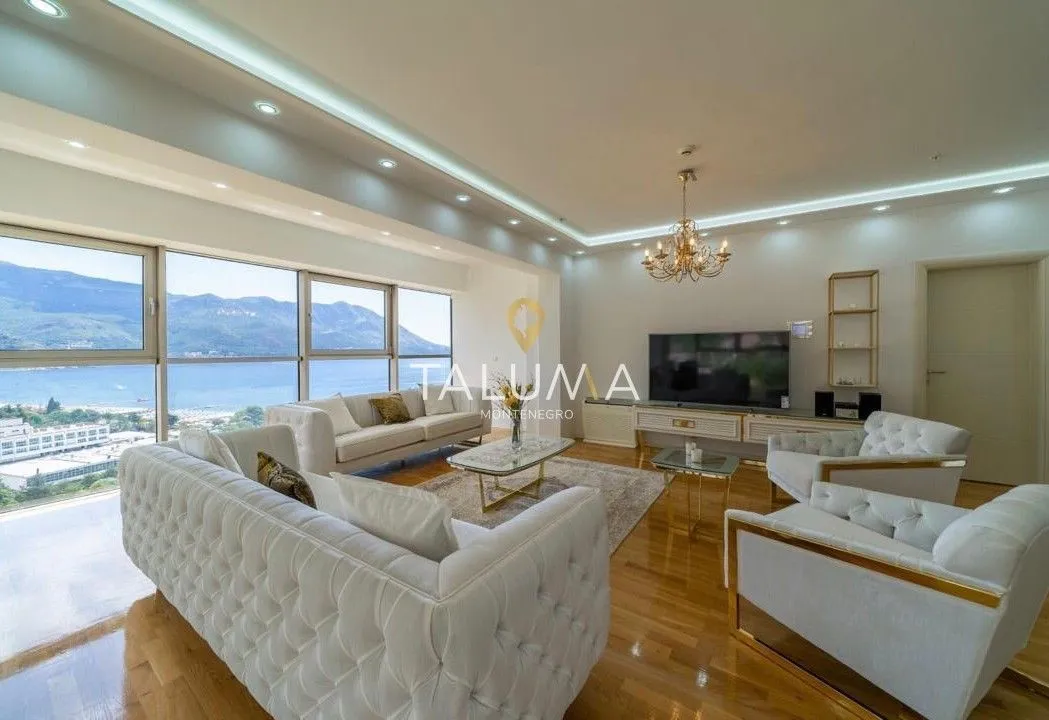 Rent, three bedroom apartment, 150m², Bečići, Budva