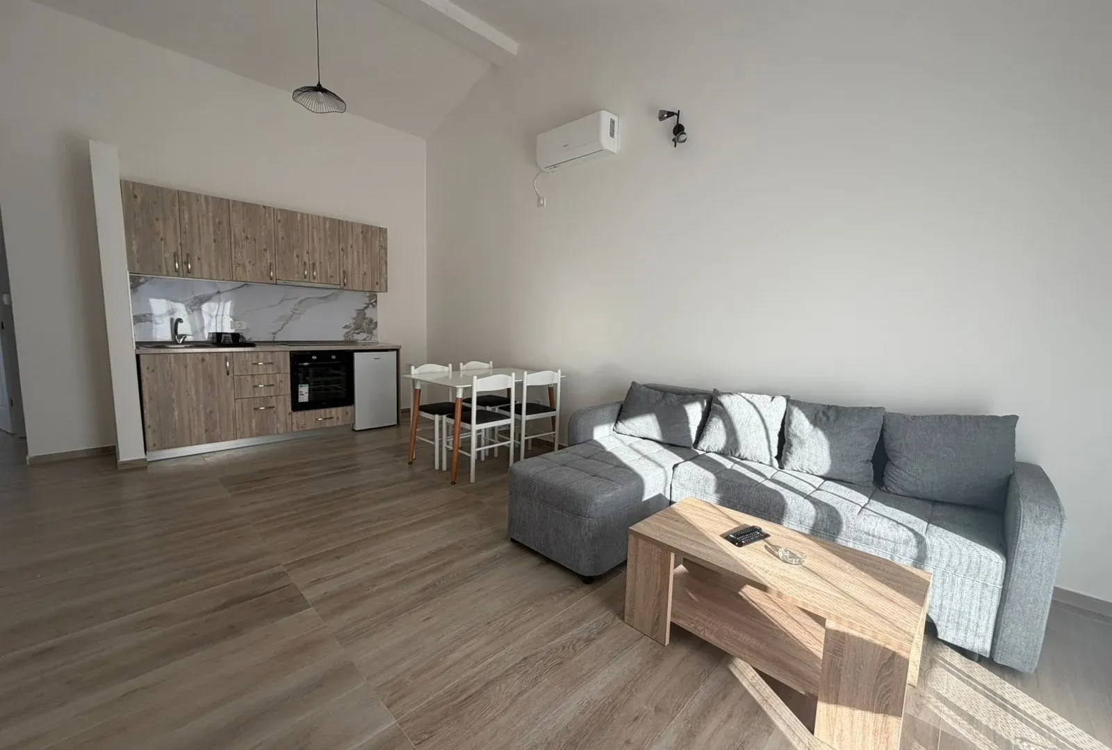 Izdavanje, jednosoban stan, 37m², Bonići, Tivat