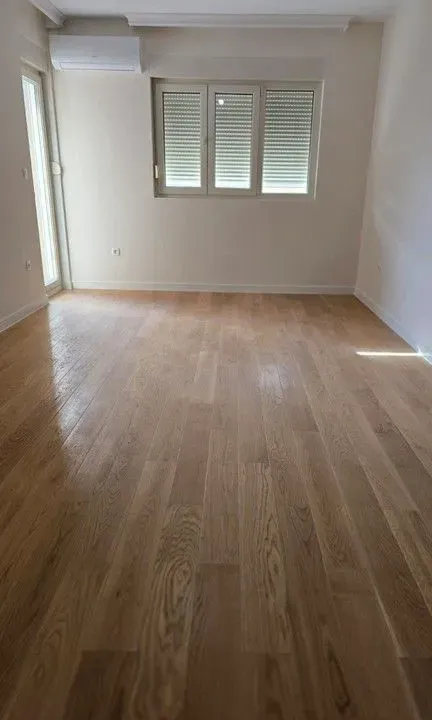 Izdavanje, dvosoban stan, 72m², Central Point, Podgorica