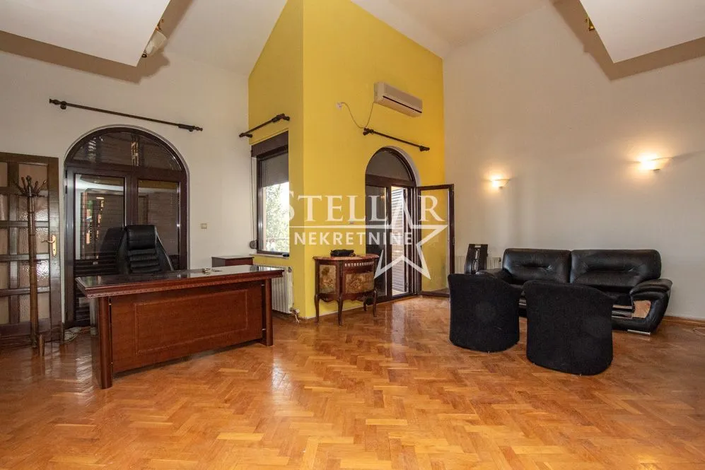 Izdavanje, kuća, 320m², Gorica C, Podgorica