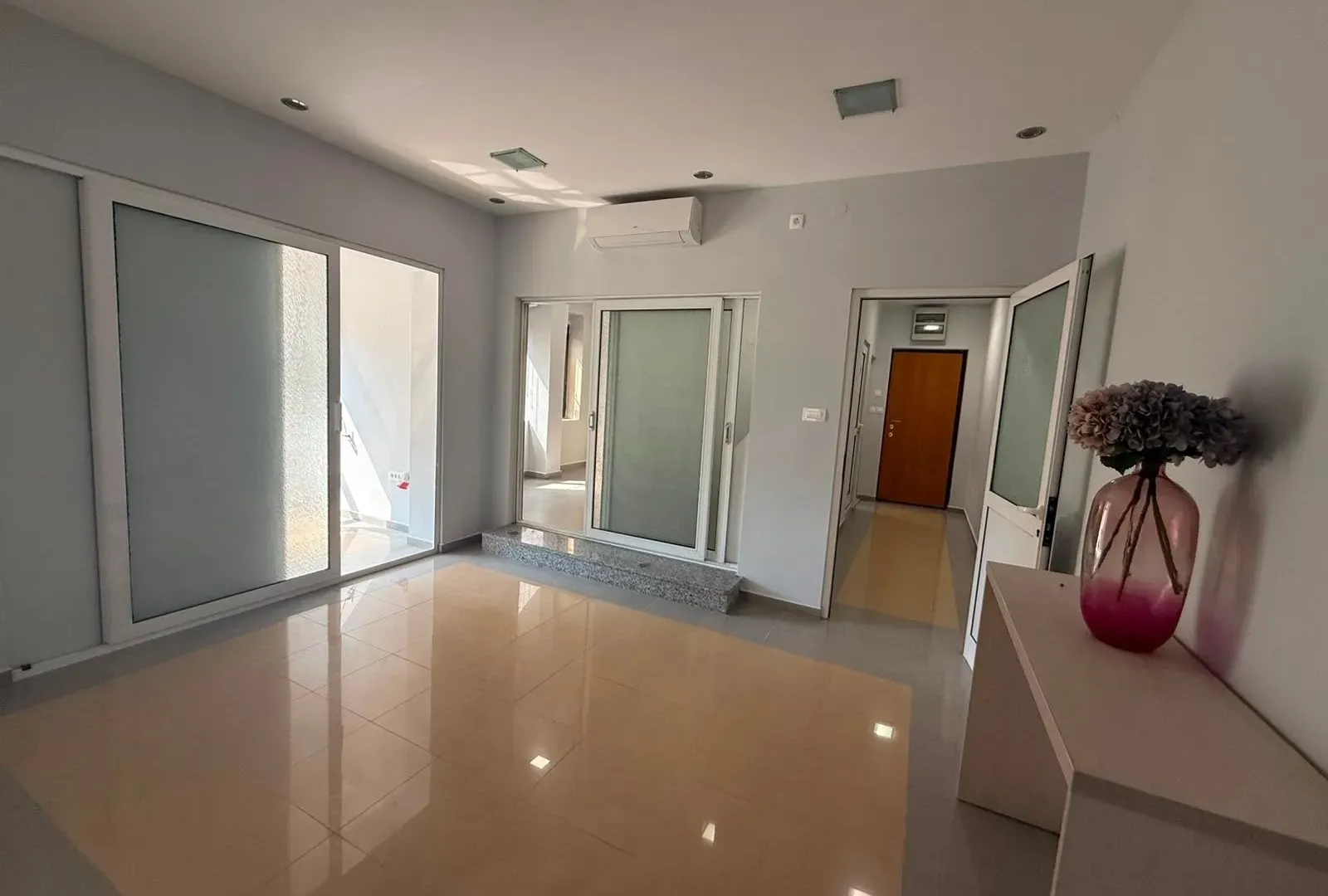 Rent, office space, 87m², Centar, Podgorica