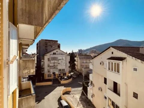 Izdavanje, jednosoban stan, 52m², Adok, Budva - image 16