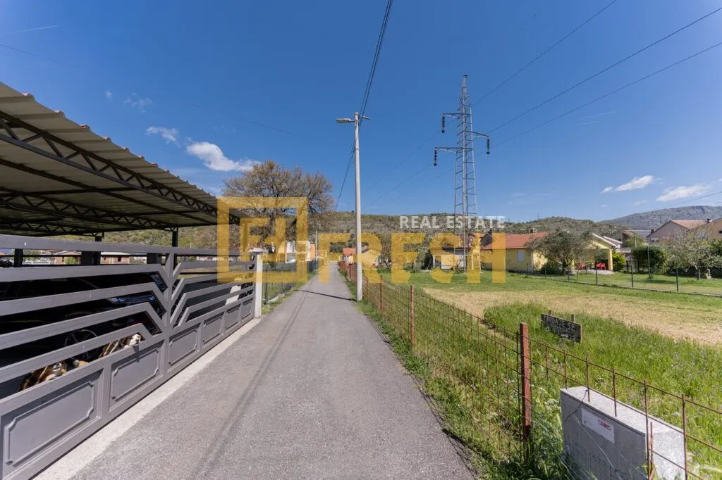 Prodaja, plac, 1100m², Rogami, Podgorica
