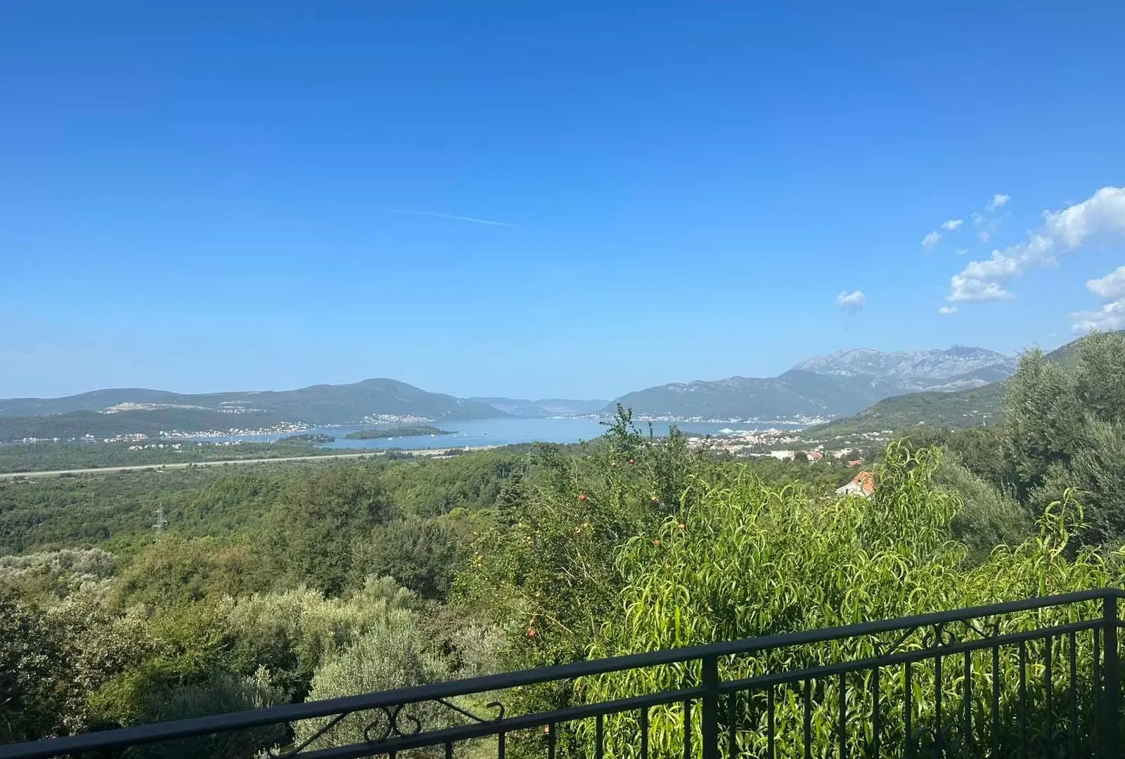 Izdavanje, kuća, 100m², Kavač, Kotor