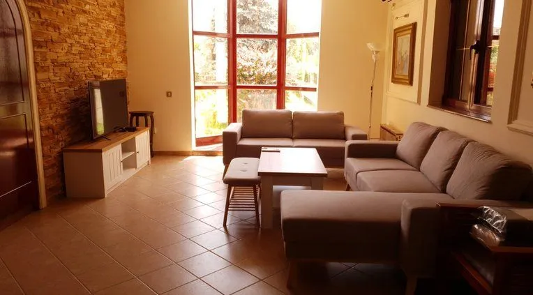 Izdavanje, kuća, 250m², Donja Gorica, Podgorica