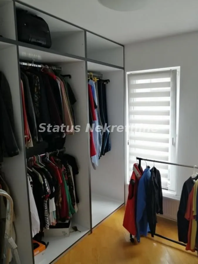 Sale, office space, 330m², Ruma, Srbija