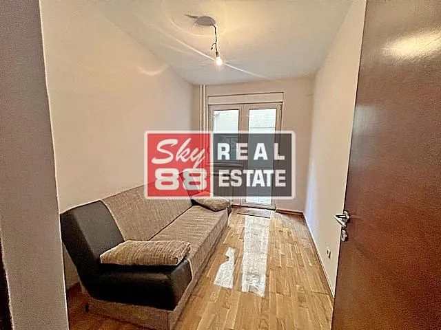 Izdavanje, trosoban stan, 81m², Vračar Hram, Vračar Sve Podlokacije