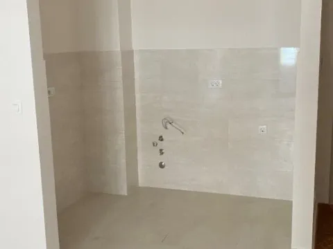 Izdavanje, jednosoban stan, 40m², Central Point, Podgorica - image 3