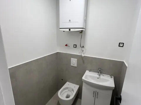 Rent, office space, 95m², City Kvart, Podgorica - image 11