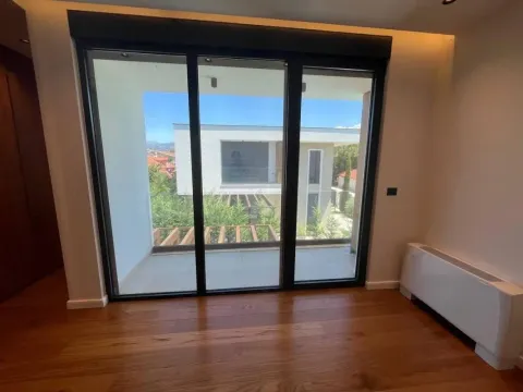 Sale, house, 250m², Gorica C, Podgorica - image 2