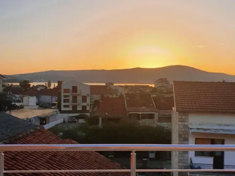 Izdavanje, trosoban stan, 100m², Tivat, Crna Gora - image 9