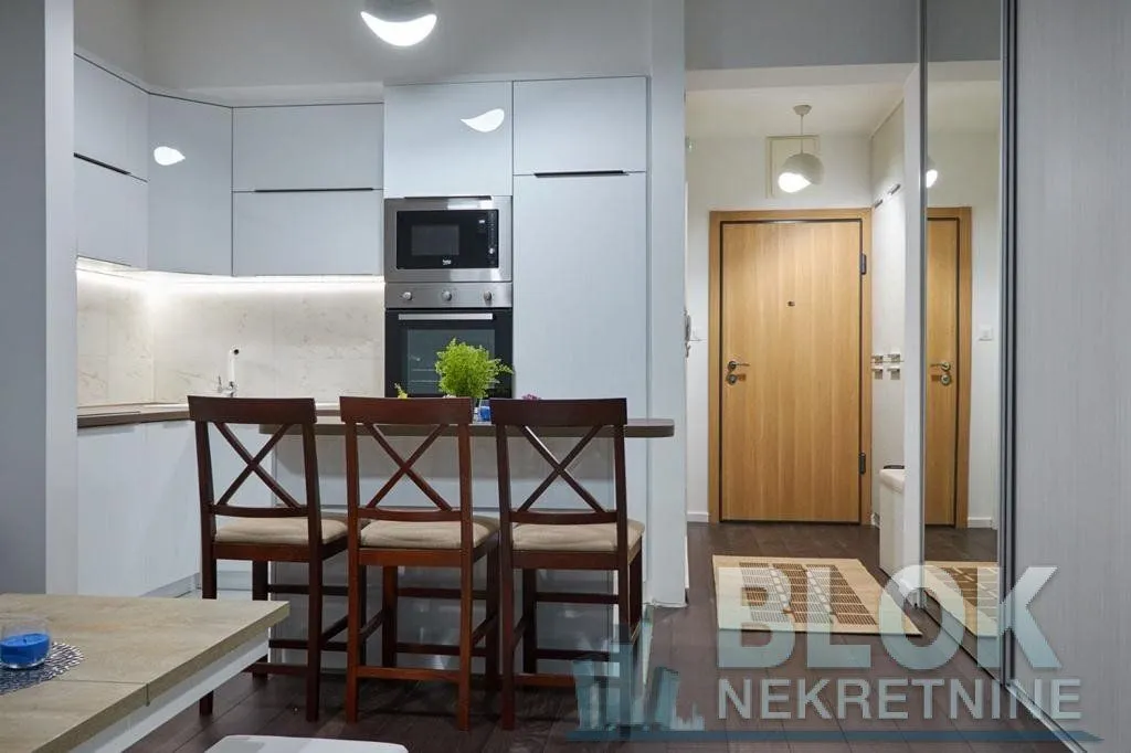 Izdavanje, trosoban stan, 106m², Preko Morače, Podgorica
