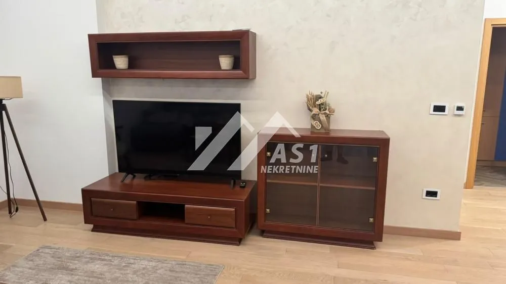 Izdavanje, trosoban stan, 97m², Sremska Kamenica, Petrovaradin