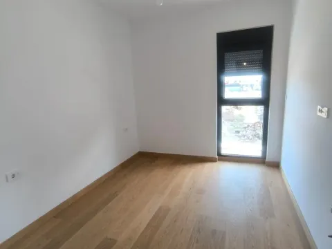 Izdavanje, dvosoban stan, 72m², City Kvart, Podgorica - image 8