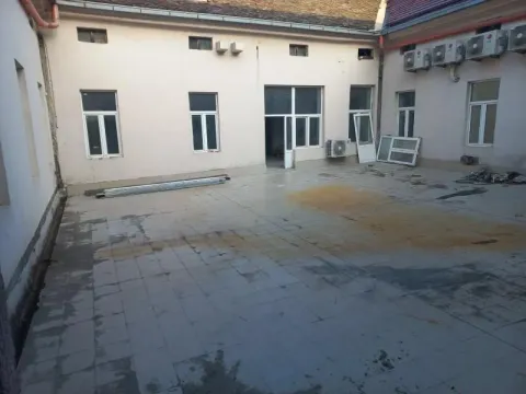 Izdavanje, poslovni prostor, 1600m², Zemun Centar, Zemun Sve Podlokacije - image 3