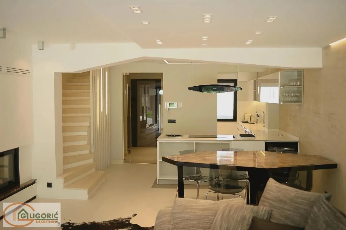 Prodaja, kuća, 305m², Čukarica, Beograd