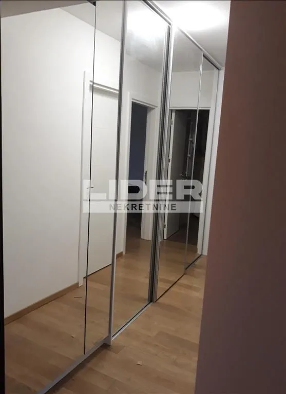 Izdavanje, trosoban stan, 70m², Crveni Krst, Beograd